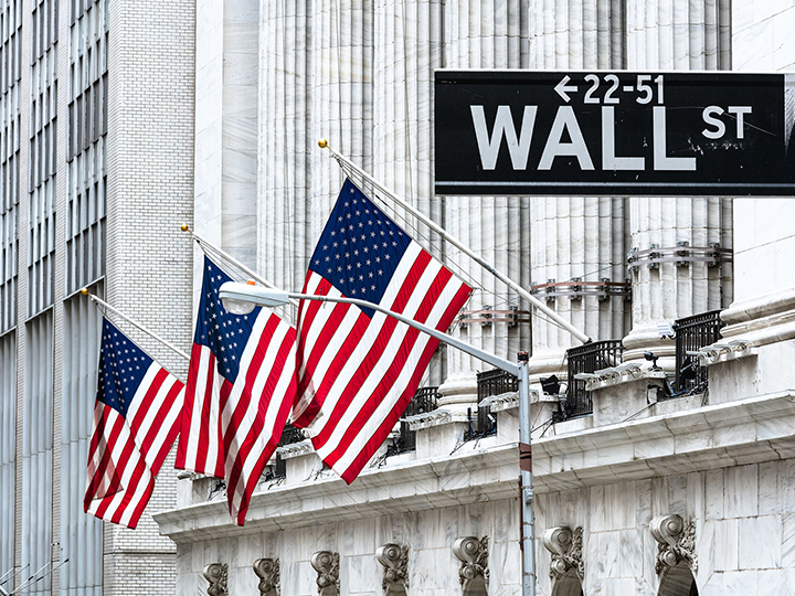 WALL STREET ĐƯA CỔ PHIẾU TĂNG, ĐỒNG ĐÔ LA GIẢM TRƯỚC TIN TỪ FED